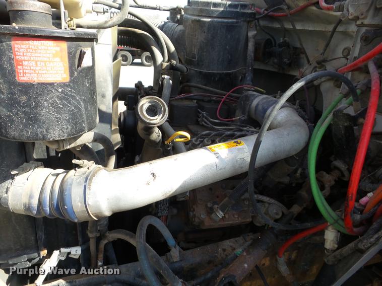 image for item J8701 1999 Ford F800 bucket truck