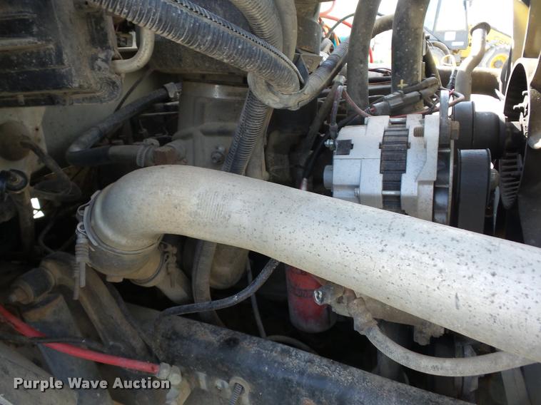 image for item J8701 1999 Ford F800 bucket truck