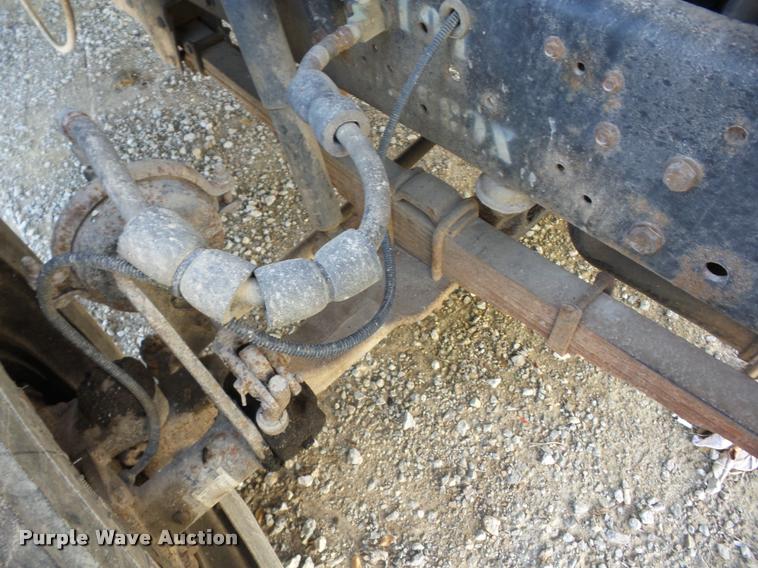 image for item J8701 1999 Ford F800 bucket truck