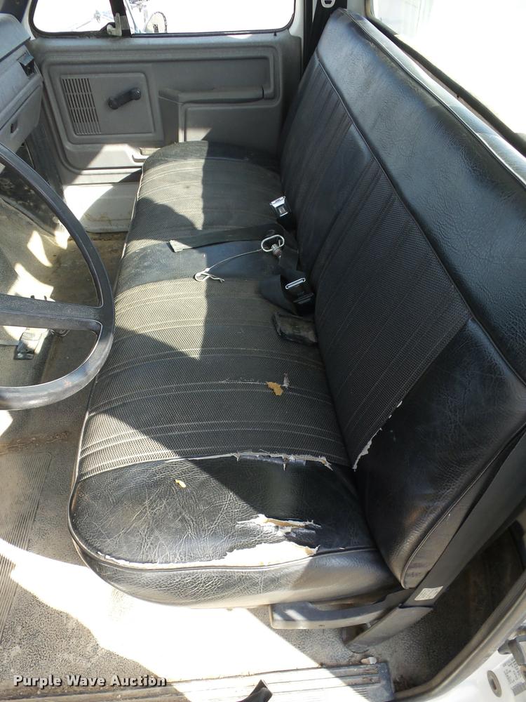 image for item J8701 1999 Ford F800 bucket truck