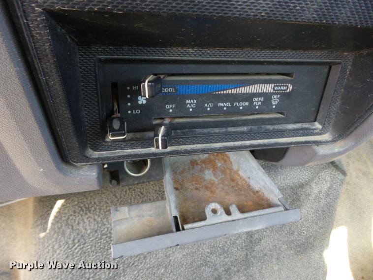 image for item J8701 1999 Ford F800 bucket truck