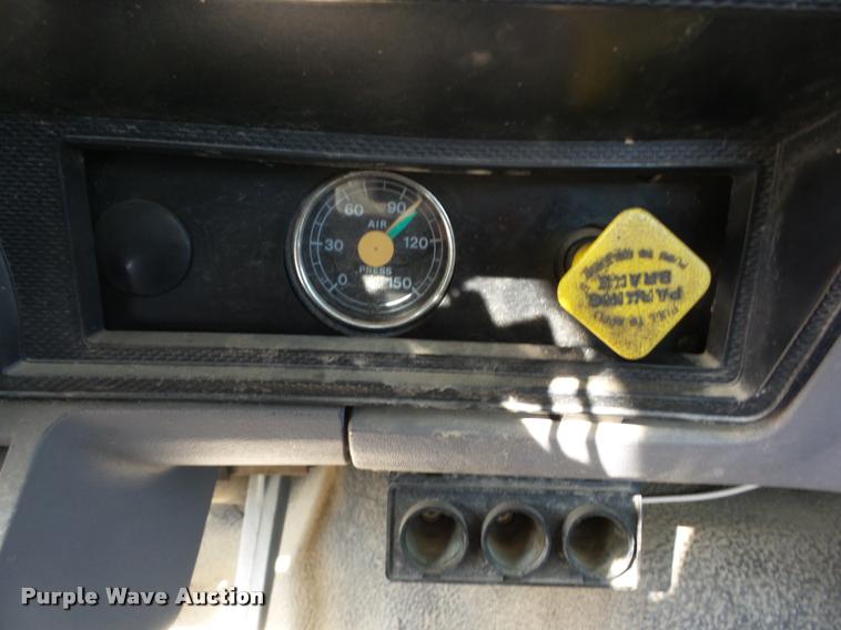 image for item J8701 1999 Ford F800 bucket truck