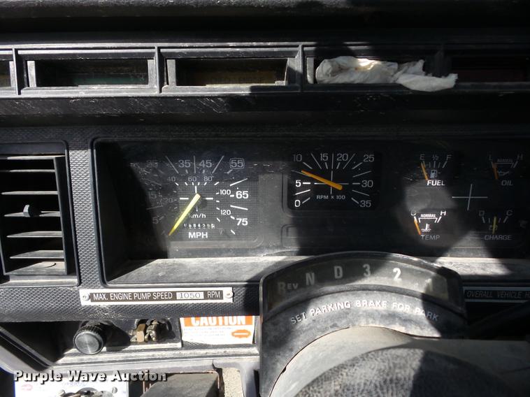 image for item J8701 1999 Ford F800 bucket truck