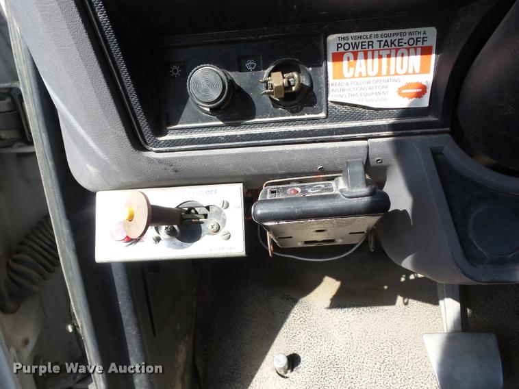 image for item J8701 1999 Ford F800 bucket truck