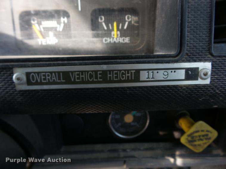 image for item J8701 1999 Ford F800 bucket truck