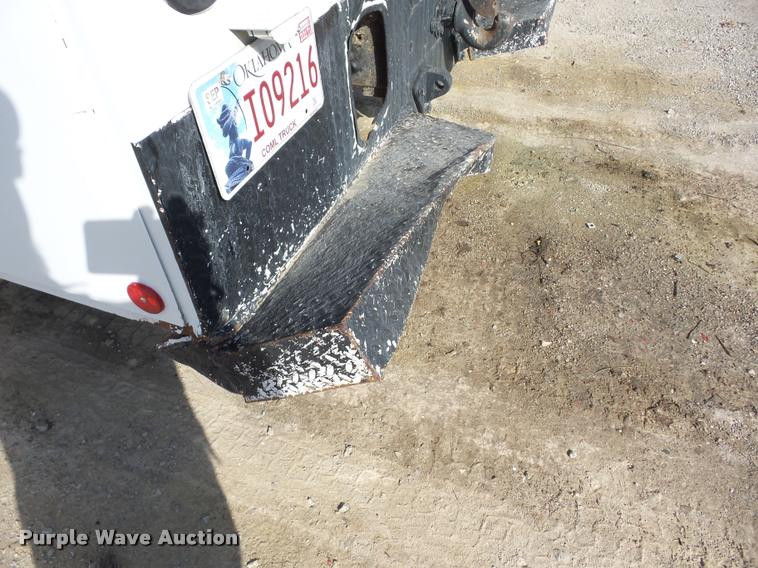 image for item J8701 1999 Ford F800 bucket truck