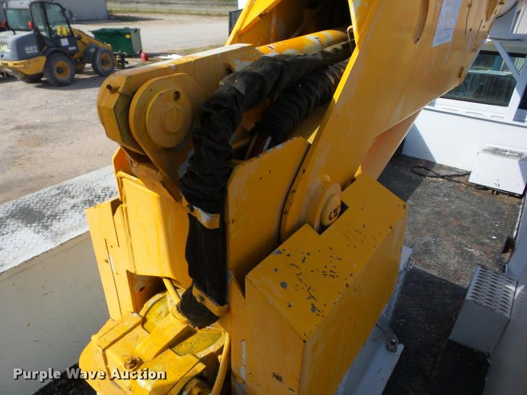 image for item J8701 1999 Ford F800 bucket truck