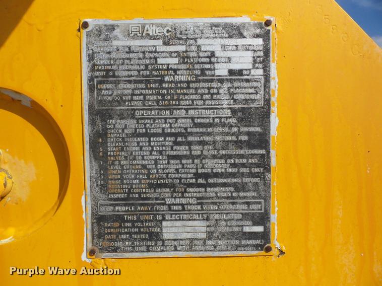 image for item J8701 1999 Ford F800 bucket truck