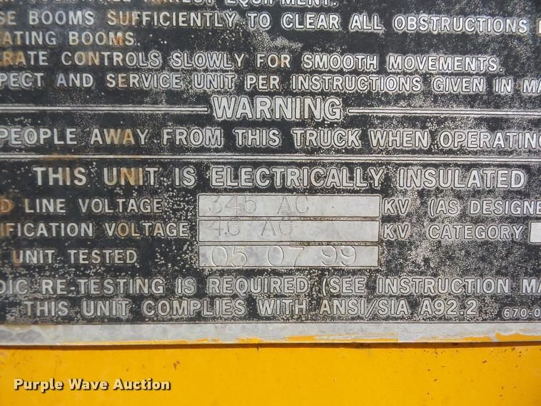 image for item J8701 1999 Ford F800 bucket truck