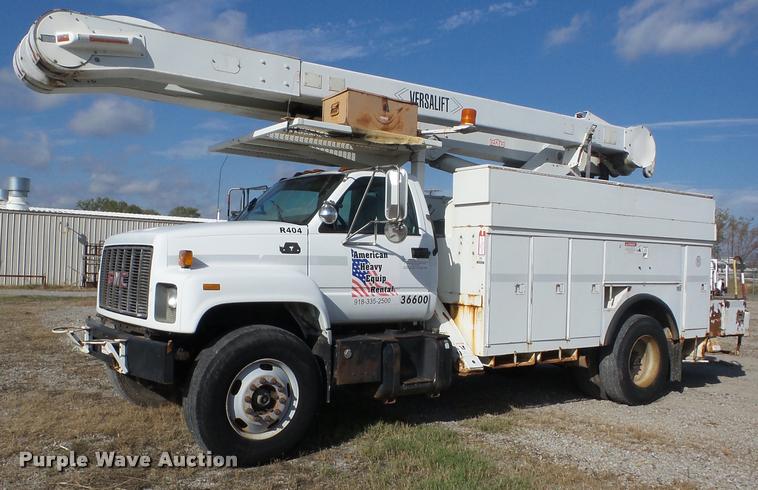 image for item J8705 2000 GMC C7500 bucket truck