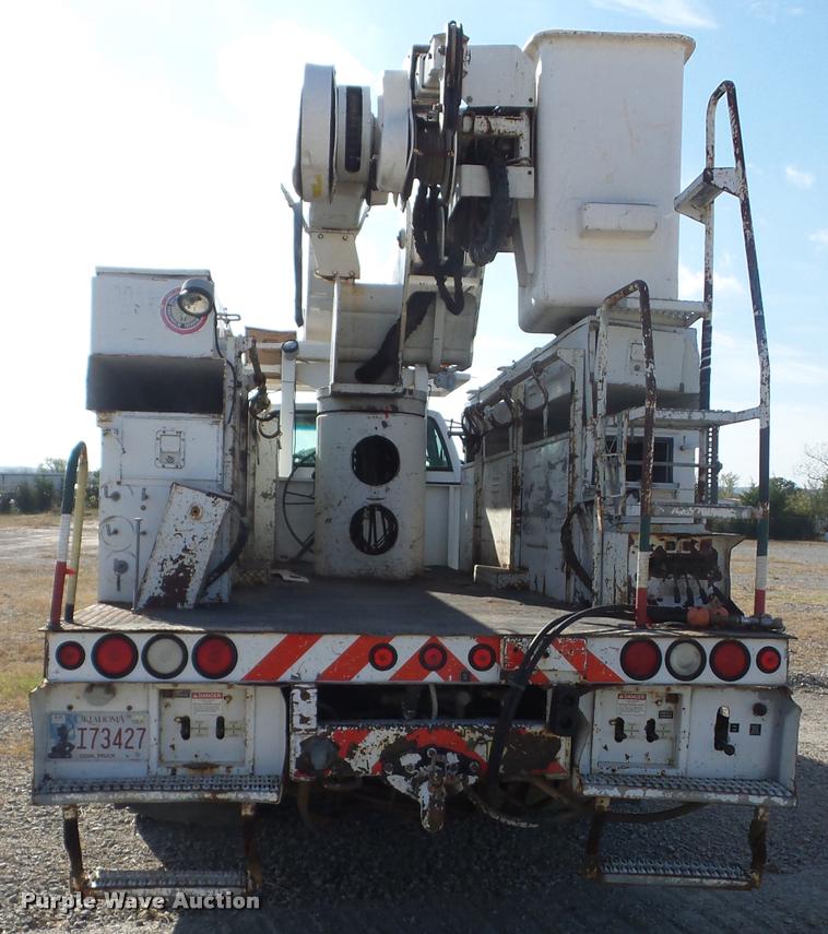 image for item J8705 2000 GMC C7500 bucket truck