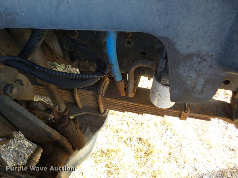 image for item J8705 2000 GMC C7500 bucket truck