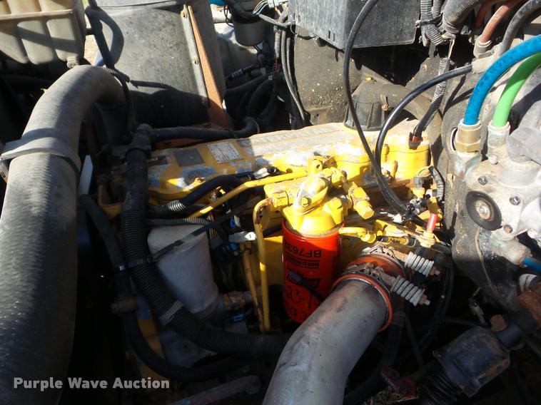 image for item J8705 2000 GMC C7500 bucket truck