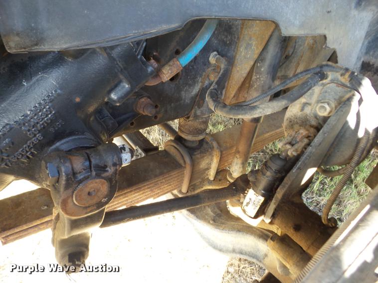 image for item J8705 2000 GMC C7500 bucket truck