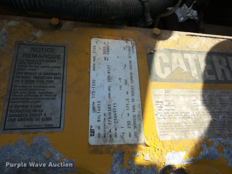 image for item J8705 2000 GMC C7500 bucket truck