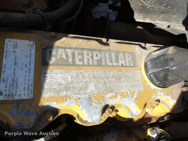 image for item J8705 2000 GMC C7500 bucket truck