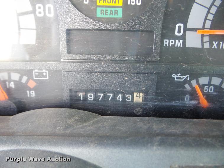 image for item J8705 2000 GMC C7500 bucket truck