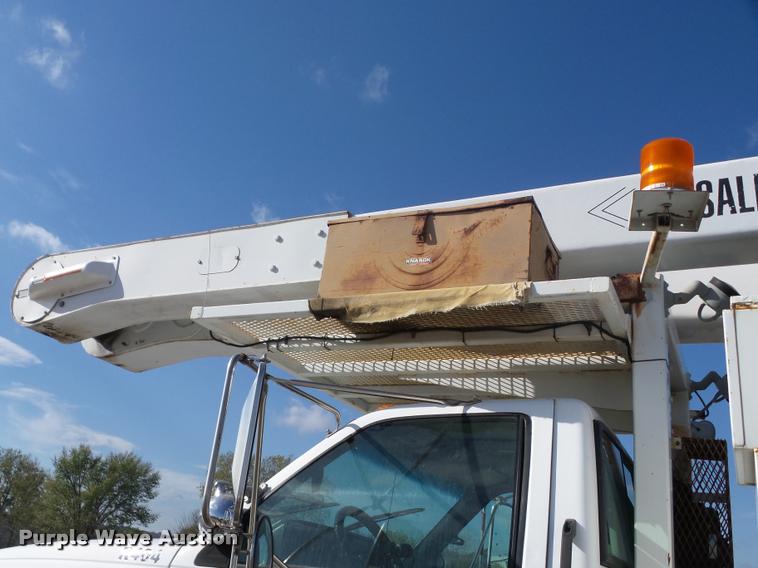 image for item J8705 2000 GMC C7500 bucket truck