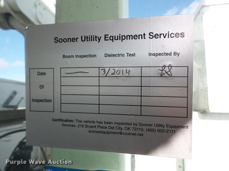 image for item J8705 2000 GMC C7500 bucket truck