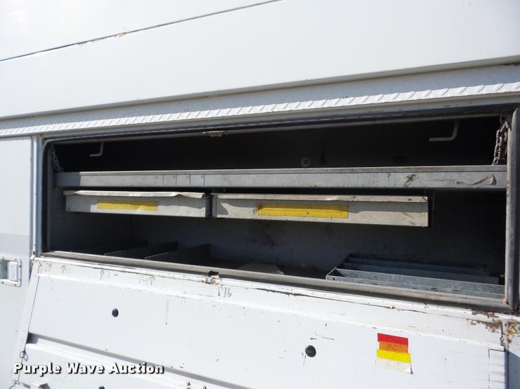 image for item J8705 2000 GMC C7500 bucket truck