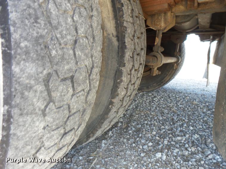 image for item J8705 2000 GMC C7500 bucket truck