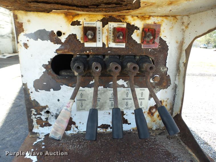 image for item J8705 2000 GMC C7500 bucket truck