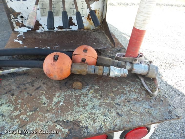 image for item J8705 2000 GMC C7500 bucket truck