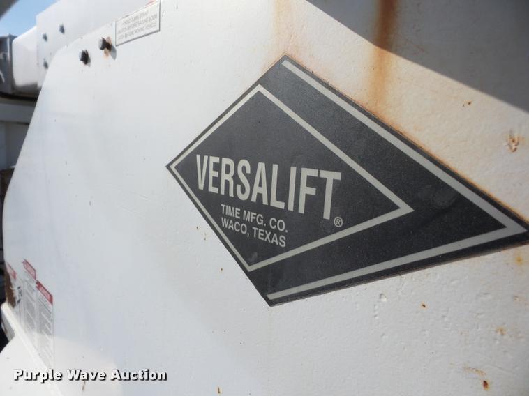 image for item J8705 2000 GMC C7500 bucket truck