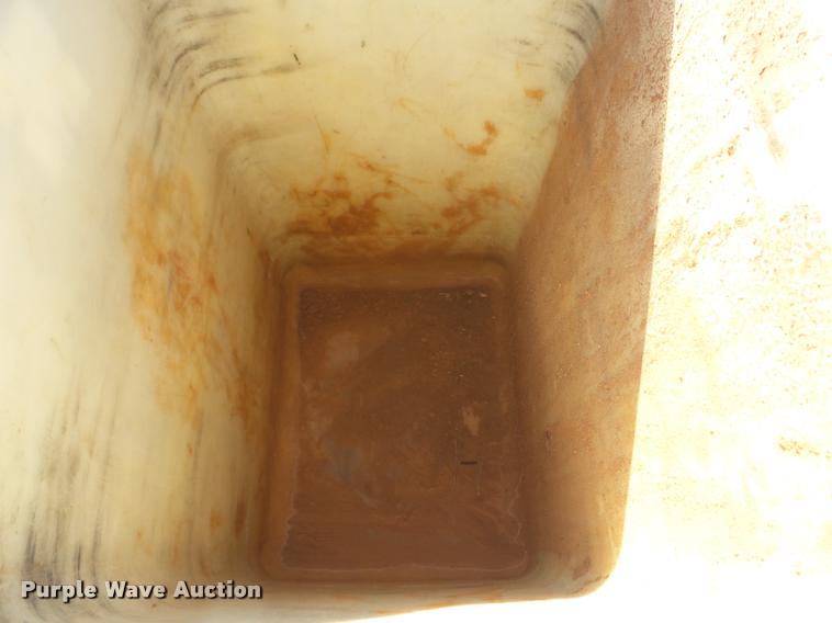 image for item J8705 2000 GMC C7500 bucket truck