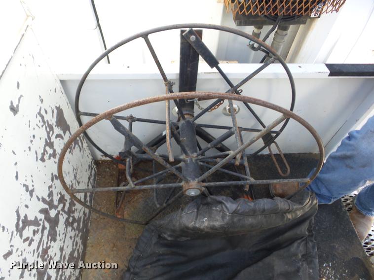 image for item J8705 2000 GMC C7500 bucket truck