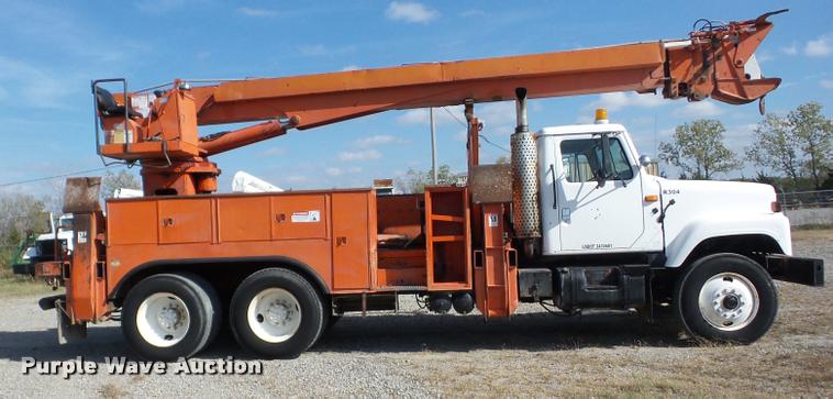 image for item J8707 1992 International 2574 bucket truck