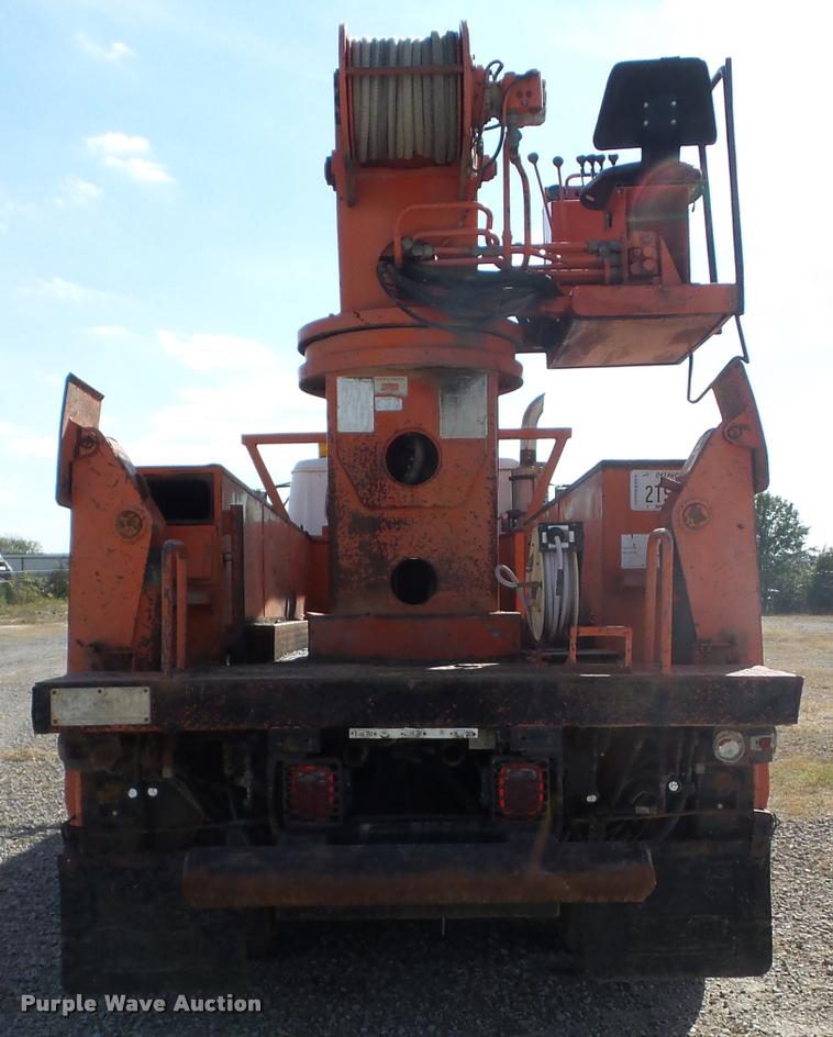 image for item J8707 1992 International 2574 bucket truck