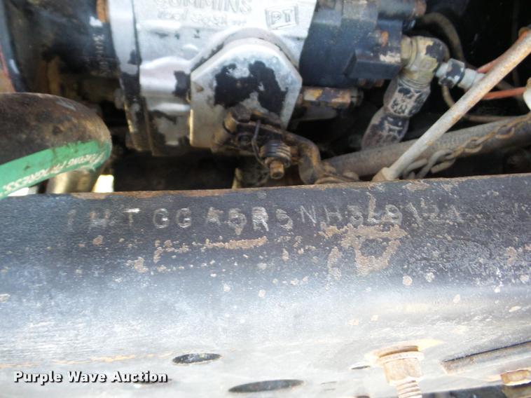 image for item J8707 1992 International 2574 bucket truck