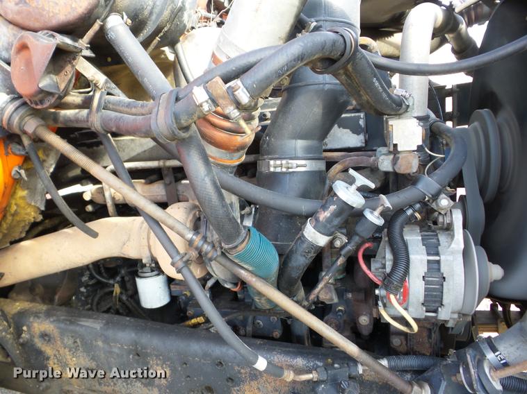 image for item J8707 1992 International 2574 bucket truck