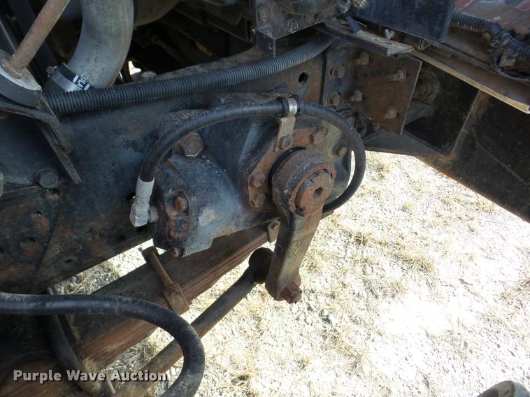 image for item J8707 1992 International 2574 bucket truck