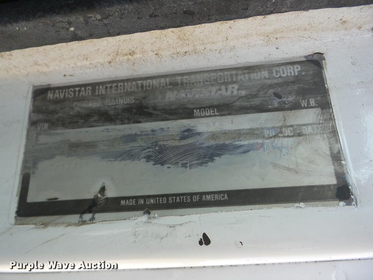 image for item J8707 1992 International 2574 bucket truck