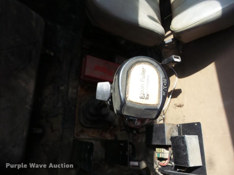 image for item J8707 1992 International 2574 bucket truck