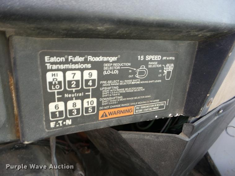 image for item J8707 1992 International 2574 bucket truck