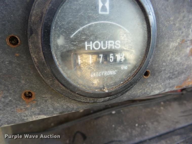 image for item J8707 1992 International 2574 bucket truck