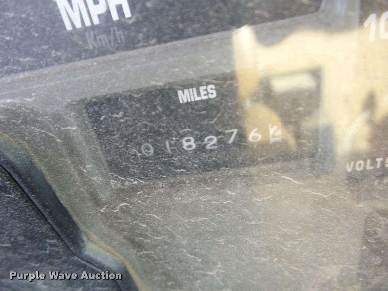 image for item J8707 1992 International 2574 bucket truck