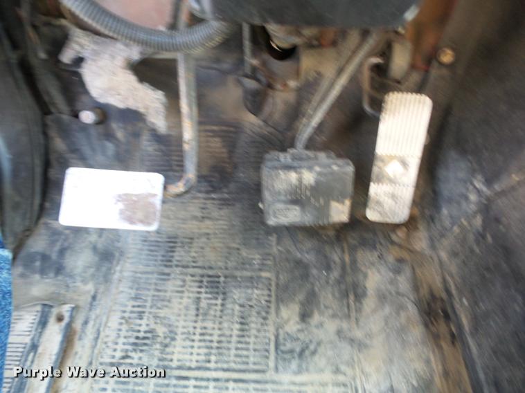 image for item J8707 1992 International 2574 bucket truck