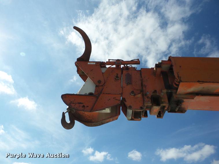image for item J8707 1992 International 2574 bucket truck