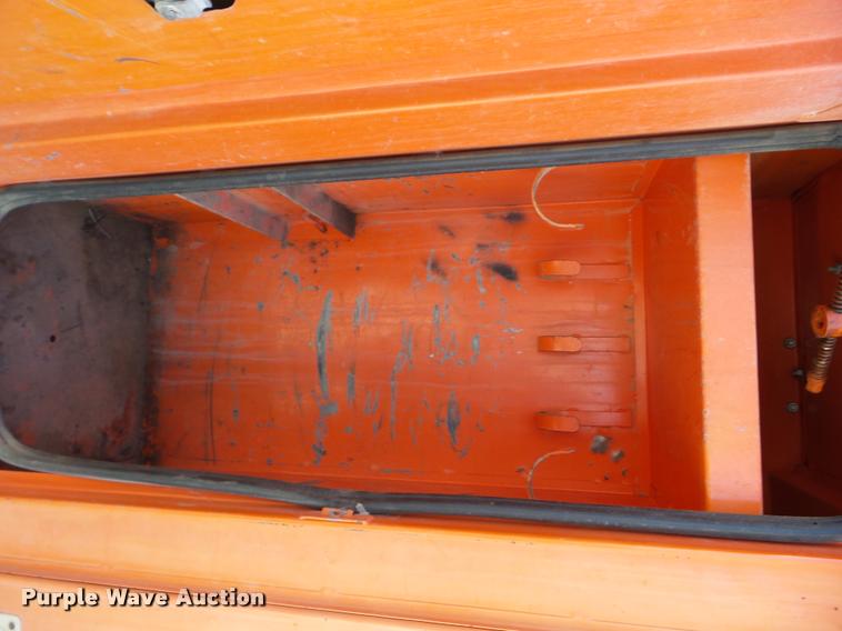 image for item J8707 1992 International 2574 bucket truck