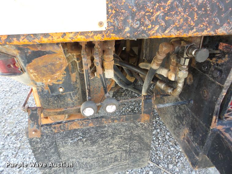 image for item J8707 1992 International 2574 bucket truck