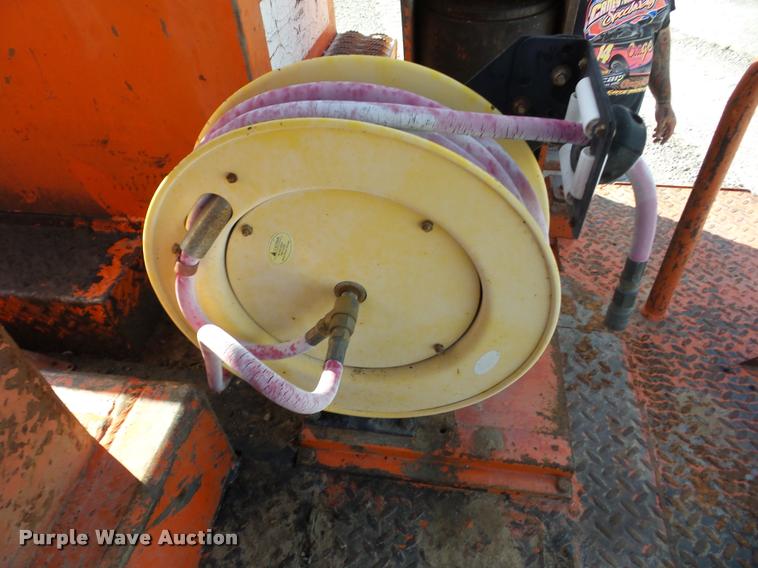 image for item J8707 1992 International 2574 bucket truck