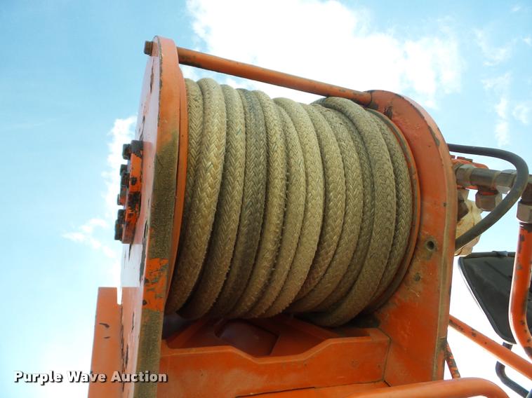 image for item J8707 1992 International 2574 bucket truck