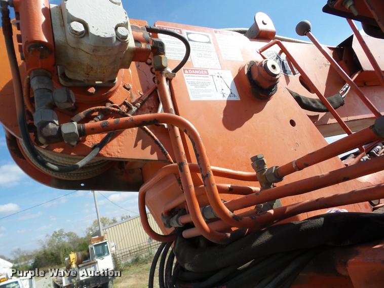 image for item J8707 1992 International 2574 bucket truck