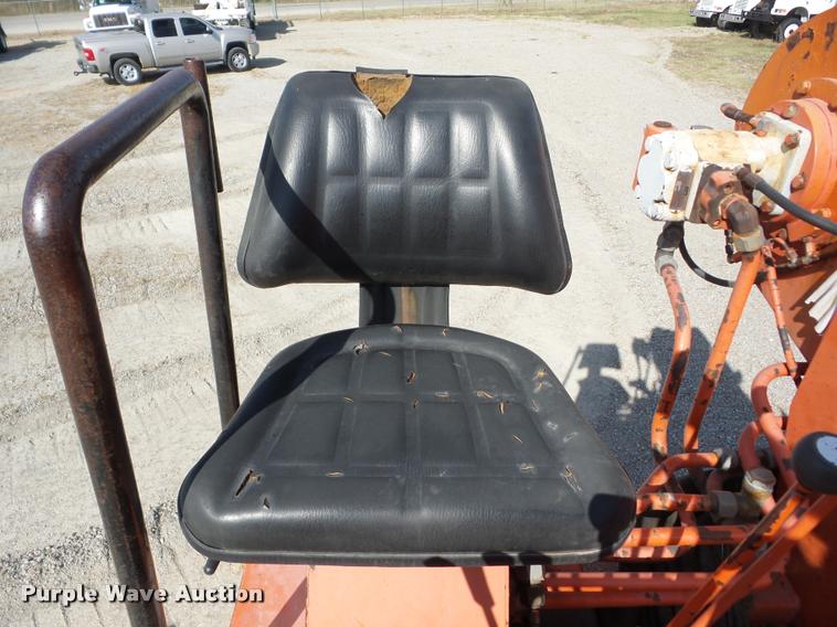 image for item J8707 1992 International 2574 bucket truck