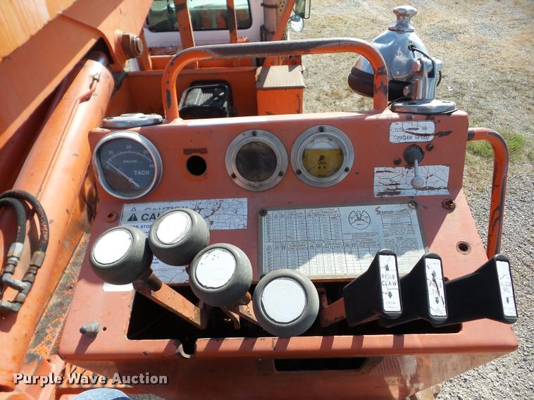 image for item J8707 1992 International 2574 bucket truck