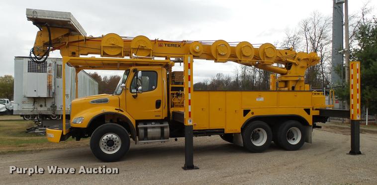 image for item K1026 2007 Freightliner Business Class M2  digger derrick truck